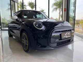 Foto de um mini cooper se sport 3p (elétrico) -.