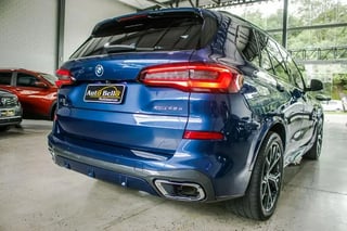 Foto de um bmw x5 xdrive 45e m sport 2022.