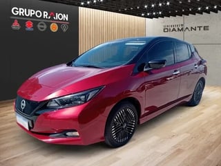 Foto de um nissan leaf 2023.