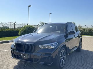 Foto de um bmw x5 xdrive 45e 3.0 m.sport  aut. (híb.) 2022 elétrico.