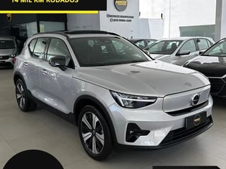 Foto de um volvo xc40 2023 p6 recharge electric plus.