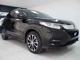 Foto de um honda hr-v touring 1.5 turbo preto 2021 automático completo.