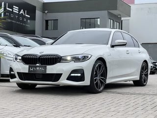 Foto de um bmw 330e m sport 2.0 16v.