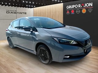 Foto de um nissan leaf elétrico 2023.