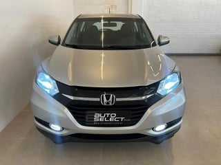 Foto de um honda hr-v lx 1.8 cvt - 2016 - com couro, mídia e farolete.