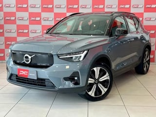 Foto de um volvo xc 40 recharge plus (elétrico) 2023 elétrico.