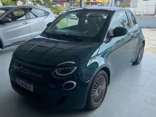 Foto de um fiat 500e icon (elétrico) 2022.