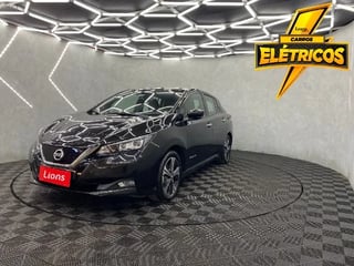 Foto de um nissan leaf 40kwh tekna at 2022 elétrico.