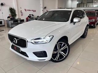 Foto de um volvo xc 60 t-8 híbrido r-design 2.0 5p 2019 elétrico.