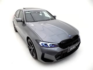 Foto de um bmw 330e m sport 2.0.