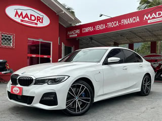 Foto de um bmw 330e 2.0 16v.