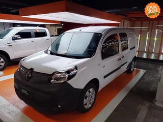 Foto de um renault kangoo 2020 44 kw z.e. maxi elétrico.