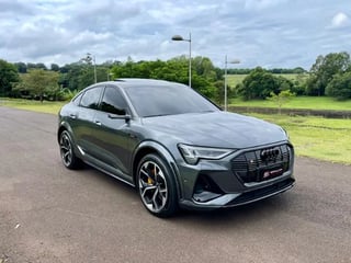 Foto de um audi e-tron sportback s quattro 2022.