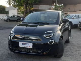 Foto de um fiat 500 e icon eletrico 2022- apenas 7 km- falar com izabeli.