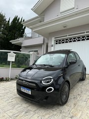 Foto de um fiat 500e icon 2022 100% elétrico (30 mil abaixo da fipe).