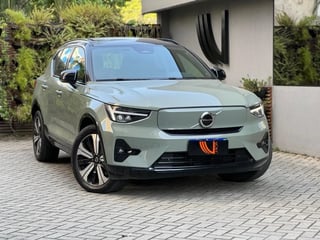 Foto de um volvo xc40 xc 40 2023 p6 recharge electric plus awd.