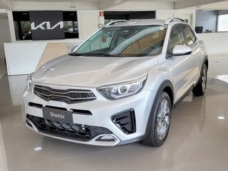 Foto de um kia motors stonic sx 1.0 tb aut. (híbrido).