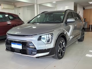 Foto de um kia motors niro sx prestige 1.6 gdi (híbrido).