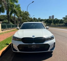 Foto de um bmw 330e m sport 2023.