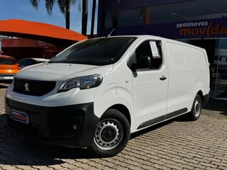 Foto de um peugeot expert e- cargo 136cv (elétrico) 2022/2023.