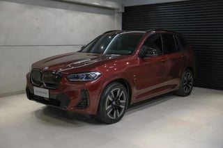 Foto de um bmw ix 3 m sport (elétrico) 2022.