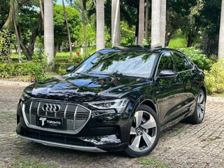 Foto de um audi e-tron sportback perf. aut. (elétrico).