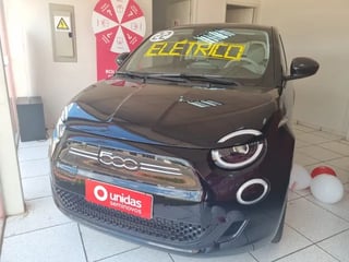 Foto de um fiat 500e icon elétrico  2021/2022.