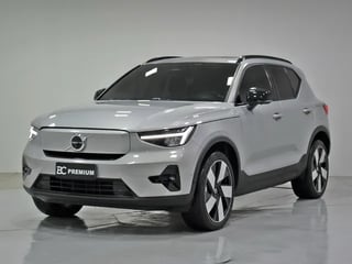 Foto de um volvo xc 40.