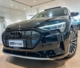 Foto de um audi e-tron performace aut 2021.