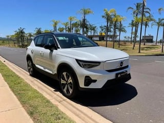 Foto de um volvo xc40 recharge plus p6 2023.