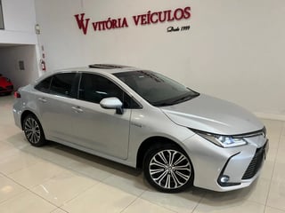 Foto de um toyota corolla altis prem. 1.8 aut. (híbrido) 2020 elétrico.