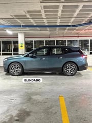 Foto de um bmw ix xdrive 40 ix xdrive40 blindado.