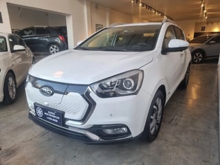 Foto de um jac iev 40 2022 elétrico automático.