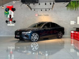 Foto de um volvo s60 r-design t8 híbrido 2.0 2022 - apenas 15.000km!.