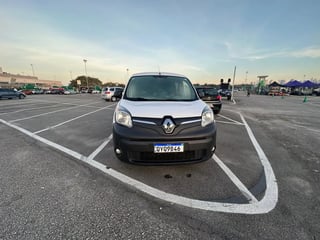 Foto de um renault kangoo kango max zel elétrico 2020.