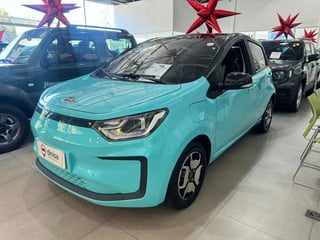 Foto de um jac e-js1 e js1 elétrico 2023.