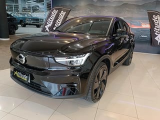 Foto de um volvo c40 /  8 ultimate preta 2022/2023.