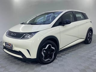 Foto de um byd dolphin ev gs 180 ev amarela 2023/2024.