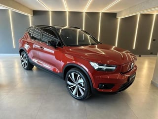 Foto de um volvo xc40 recharge pe (elétrico) 2022.