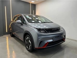 Foto de um byd dolphin 2024 60,5 kw elétrico plus.