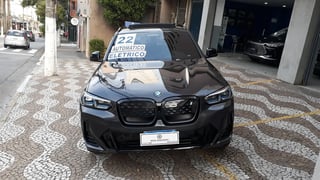 Foto de um bmw ix 3 2022 m sport elétrico automático.