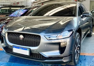 Foto de um jaguar i-pace .