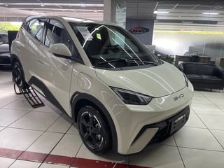 Foto de um byd dolphin b y d dolpfhin mini gs ev 2025 eletrico.