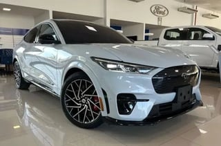 Foto de um ford mustang mach-e gt performance elétrico 2023 4.000km ipva24 único dono.