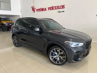 Foto de um bmw x5 xdrive 45e 3.0 m.sport híbrido aut. 2023 elétrico.