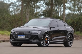 Foto de um audi e-tron s sportback quat aut. elétrico 2022.