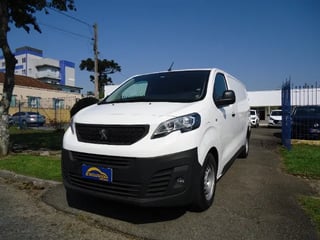 Foto de um peugeot expert cargo eletrco.