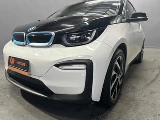 Foto de um bmw i3 eletrico e drive bev automatic 2021.