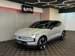 Foto de um volvo ex30 69 kw elétrico ultra.