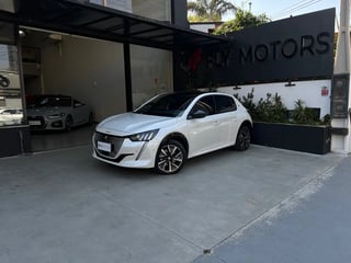 Foto de um peugeot e-208 208 e-gt 100% elétrico 2022 com 8.500km.